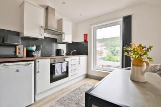 8 Churchill Buildings, 128 Walter Road - Swansea - 6