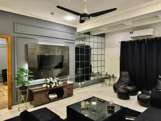 The Grey house - - 5