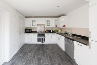 5 Bedroom Stunning House- Sleeps 14 with 11 Beds - Cardiff - 6