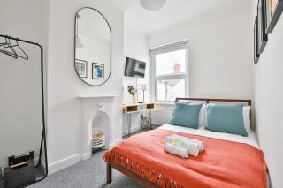 Stunning Cardiff Bay House - 7