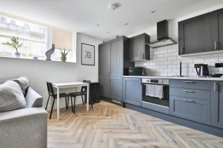 7 Mount Stuart Square - Cardiff - 1