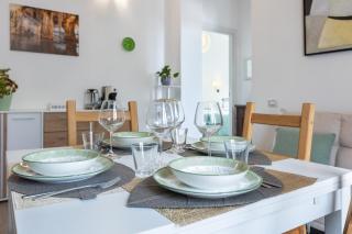 GuestHost - Roby's Home - 7