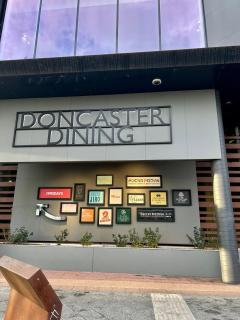 Modern 2 Bed 2 Bath Apartment with Parking opposite Westfield Doncaster - Doncaster - 3