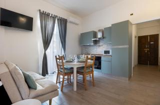 GuestHost - Roby's Home - 9