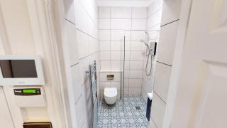 Side-by-side Studios Book Together City Base - Liverpool - 7