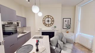 Side-by-side Studios Book Together City Base - Liverpool - 4