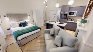 Side-by-side Studios Book Together City Base - Liverpool - 5