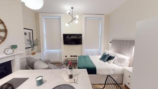 Side-by-side Studios Book Together City Base - Liverpool - 9