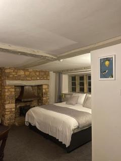 The Red lion - - 8