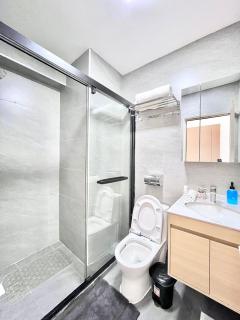 beautifully elegant furnished three bedroom apartment with swimming pool fully equipped gym ample parking space children playground and relaxing rooftop with breathtaking views - Nairobi - 6