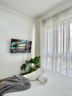 beautifully elegant furnished three bedroom apartment with swimming pool fully equipped gym ample parking space children playground and relaxing rooftop with breathtaking views - Nairobi - 5