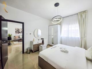 Stylish 1BR with Dining Balcony and Kitchen Al Reef - Abu Dhabi - 6