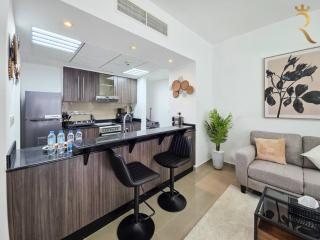 Stylish 1BR with Dining Balcony and Kitchen Al Reef - Abu Dhabi - 3