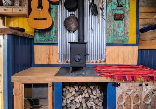 Spacious Shepherd's Hut with Glastonbury Tor View - 8