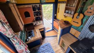 Spacious Shepherd's Hut with Glastonbury Tor View - 5