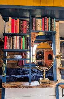 Spacious Shepherd's Hut with Glastonbury Tor View - 7