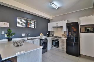 Lethukukhanya Luxury Apartment - Mbombela - 2