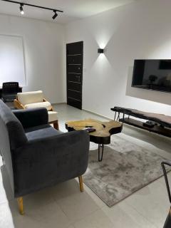 Mojestic Superior One Bedroom Apartment with 24hrs Power - Ikate - 1