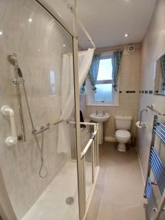 Spacious 4BR Home in Leeds city - Free Parking - Amley - 9