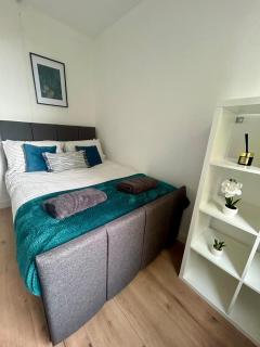 Spacious 4BR Home in Leeds city - Free Parking - Amley - 8