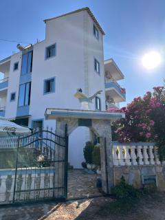 Esmeralda Hotel & Restaurant - Ksamil - 9