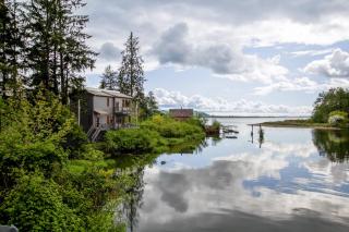 Peaceful Waterfront Escape In Skamokawa - 6