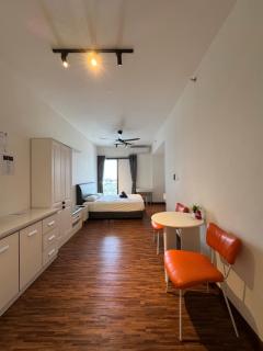 K Avenue High Floor Studio Balcony with Sunrise View - 9