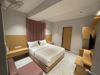 Hotel Pristine - Ahmedabad - 4