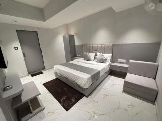 Hotel Pristine - 2