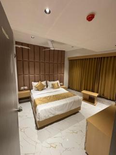 Hotel Pristine - Ahmedabad - 8