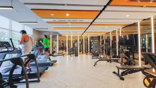 Vogue Luxury Two Bedroom Apartment in Golf Gate Damac Hills - Balcony with Panoramic View, Pool and Gym Access, Ideal for Family Stays - 8