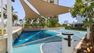 Vogue Luxury Two Bedroom Apartment in Golf Gate Damac Hills - Balcony with Panoramic View, Pool and Gym Access, Ideal for Family Stays - 5