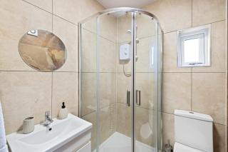 Modern 3BR Flat Parking Near City Centre - Nottingham - 5