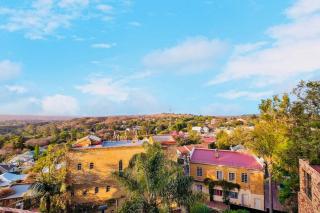 Penthouse With Stunning Views - Johannesburg - 3