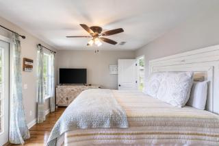 Cozy Bay Retreat - 2BR & Rooftop Views - 8