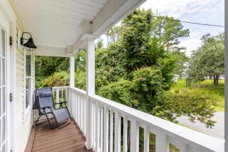 Cozy Bay Retreat - 2BR & Rooftop Views - 0