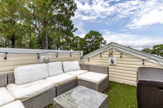 Cozy Bay Retreat - 2BR & Rooftop Views - 6