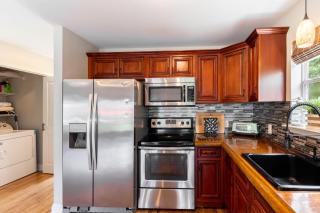 Cozy Bay Retreat - 2BR & Rooftop Views - 1