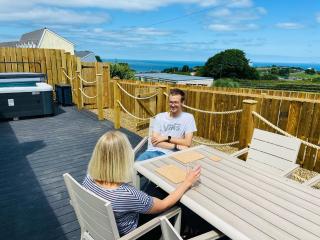 NDR Sea view Three bedroom Residence with private hot tub - Ilfracombe - 2