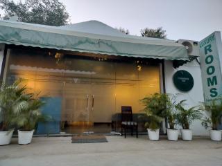 Farmhouse Inn nh8 - New Delhi - 9