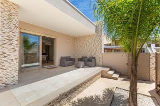 Raksha House by BarbarHouse - 8