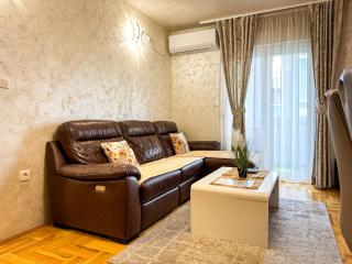 Lux Deluxe Apartment - 9