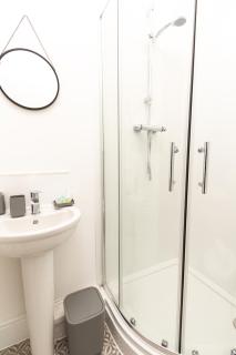 Cosy Large Ensuite Room in the Heart of Oldham - Oldham - 9