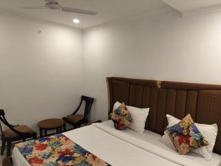 Farmhouse Inn nh8 - New Delhi - 3