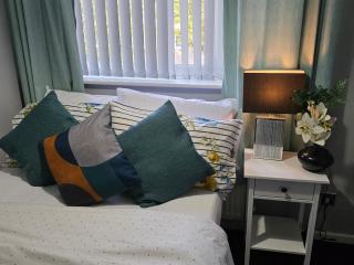 Stylish and Comfortable Home - Beeston - 1
