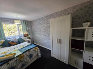 Stylish and Comfortable Home - Beeston - 2