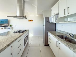 C193 Belo apartamento de 2 quartos em Canasvieiras com vista de frente para o mar - Florianópolis - 6