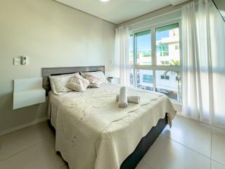 C193 Belo apartamento de 2 quartos em Canasvieiras com vista de frente para o mar - Florianópolis - 1
