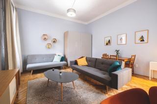 Central Charm Cozy City Nest - 6