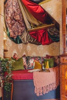 101 House At The End. Witchcraft & Wizardry House - York - 4